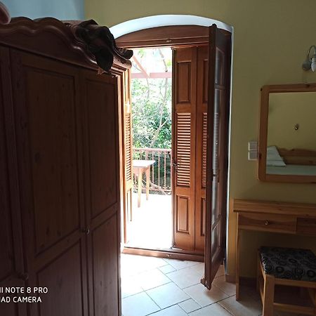 Giannis Apartments By Climbing House Panormos  エクステリア 写真