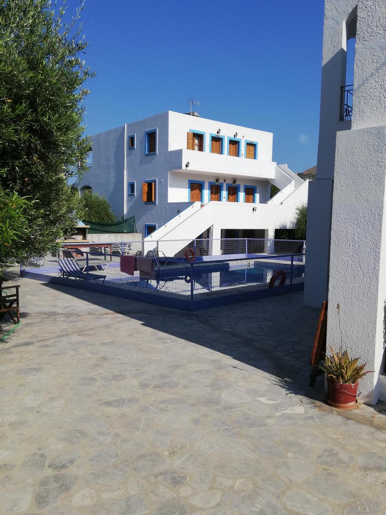Giannis Apartments By Climbing House Panormos  エクステリア 写真